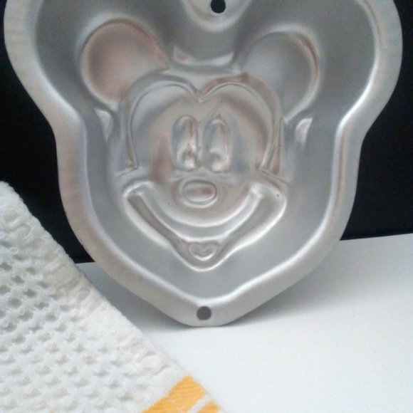 Wilton Mickey Mouse Individual Cake Pan Mini Mold - Picture 2 of 11